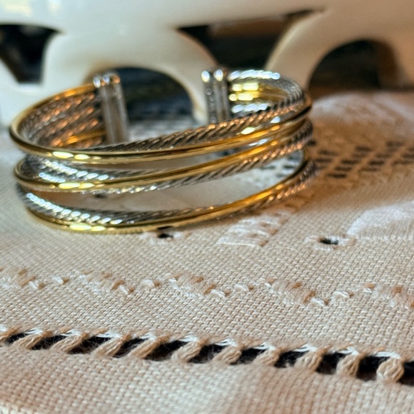 Fashion Bracelet.Cable design.not silver or gold.Only fashion wear. No designer - Picture 3 of 11